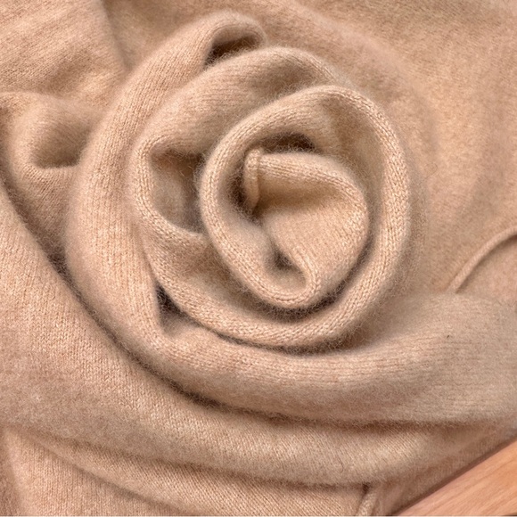 Ultra Lux 100% Cashmere Tan Sweater - Picture 4 of 5